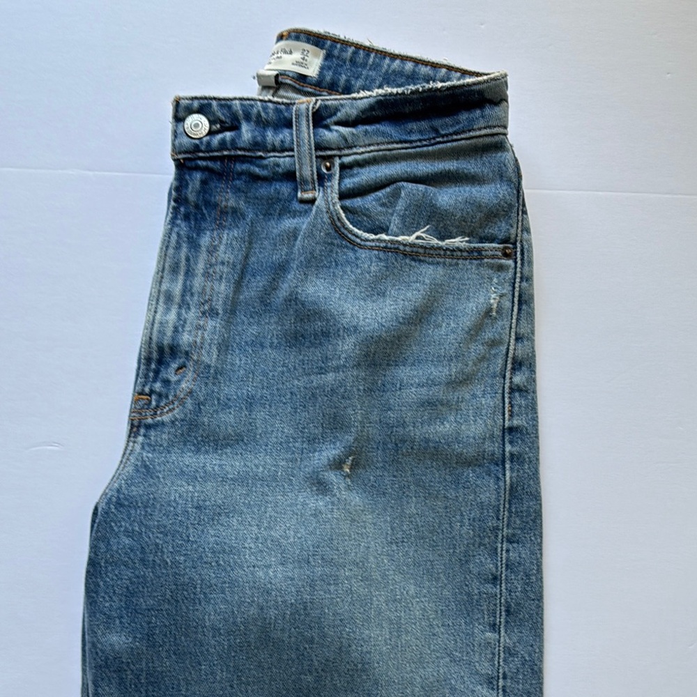 Abercrombie & Fitch High-Rise Straight Leg Jeans - Light Blue Denim - SHORT - Picture 3 of 8